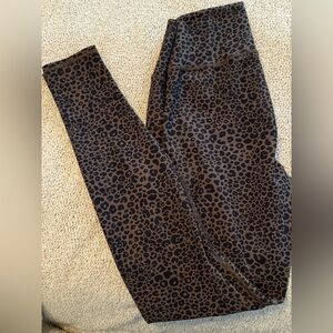 ALO YOGA
Vapor High-Waist Leopard-Print